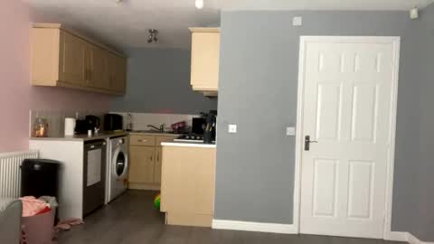 Lola online show from September 19, 2025, 1:12 pm