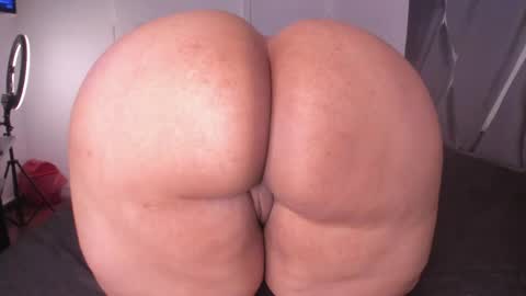 Snapshot of itsmoon_swt_ chatting on April 30, 2026, 8:57 pm Moon online show from April 30, 2026, 8:57 pm