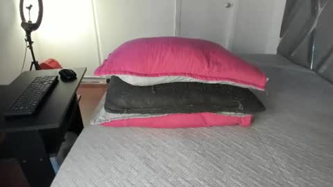 Snapshot of itsmoon_swt_ chatting on July 3, 2026, 7:09 pm Moon online show from July 3, 2026, 7:09 pm