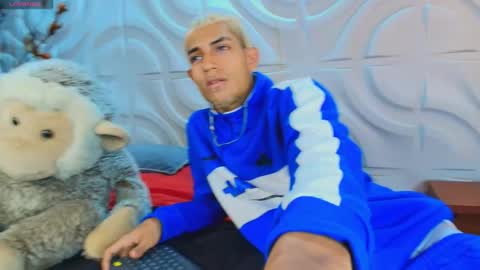 itszairen online show from March 29, 2026, 3:17 am