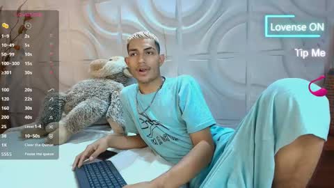 itszairen online show from April 12, 2026, 4:39 am