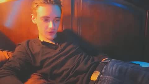 itzd123 online show from April 24, 2026, 4:04 am