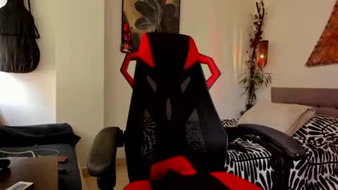 ivan online show from April 21, 2026, 4:12 pm