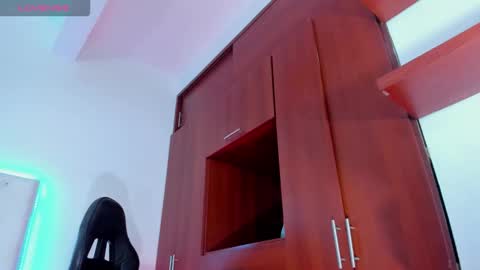 ivannapretyts online show from November 3, 2025, 4:19 pm