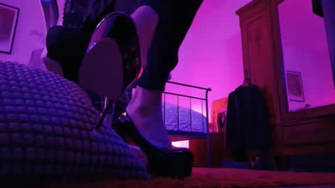 yves online show from November 23, 2025, 5:07 am