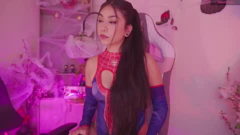 iveet  online show from October 30, 2025, 7:36 pm