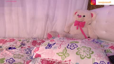 Snapshot of ivonjoness chatting on May 22, 2026, 4:08 am Ivon Miss Jones online show from May 22, 2026, 4:08 am
