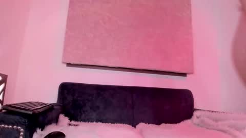 Ivonne  online show from February 4, 2026, 1:06 pm