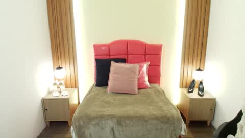 I V O N N E R O S S online show from February 24, 2026, 12:14 pm