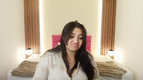 I V O N N E R O S S online show from April 22, 2026, 12:18 pm