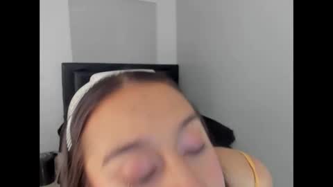 ivonneskarielrs online show from November 21, 2025, 12:15 pm