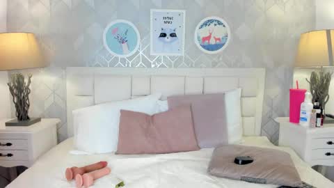 ivonny    online show from October 25, 2025, 11:51 am