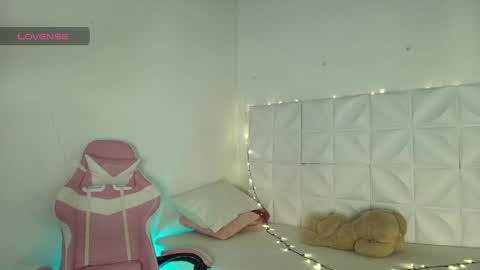 Snapshot of ivonnygoldie chatting on April 22, 2026, 12:39 pm Ivonny online show from April 22, 2026, 12:39 pm