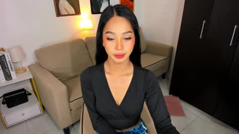 kirstenelsie online show from January 16, 2025, 3:23 am