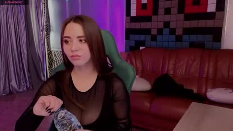 ivorywood_ online show from October 5, 2025, 9:51 am