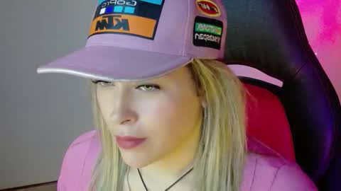 Diana Rojas  online show from November 5, 2025, 10:21 pm