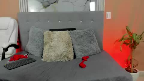 Ivy Heat online show from April 19, 2026, 2:00 am