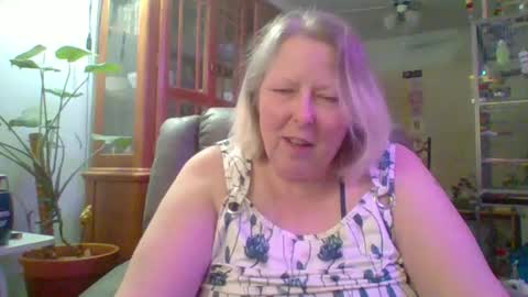 ivyjane3522 online show from April 19, 2026, 12:54 am