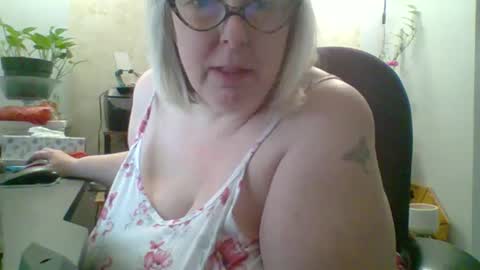 Snapshot of ivyjane3522 chatting on May 28, 2026, 1:52 pm ivyjane3522 online show from May 28, 2026, 1:52 pm