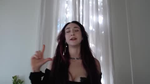 Ivy Rosie online show from November 11, 2025, 4:07 pm