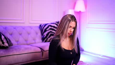 IvyRowa online show from February 8, 2025, 7:05 pm