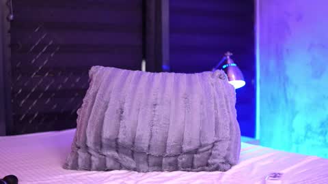 IvyRowa online show from February 13, 2025, 1:29 am