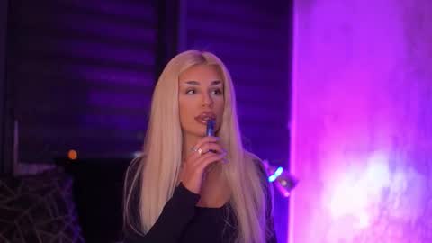 IvyRowa online show from February 4, 2026, 6:25 pm