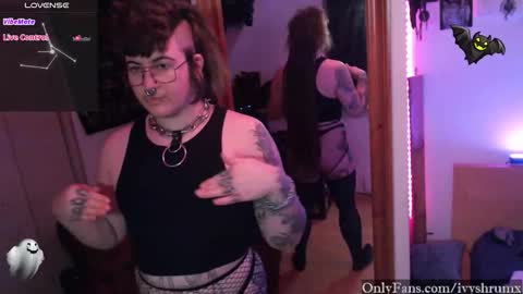 Snapshot of ivyshrumx chatting on December 4, 2025, 2:10 am Ivy ShrumX online show from December 4, 2025, 2:10 am