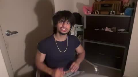 N online show from November 13, 2025, 4:11 am