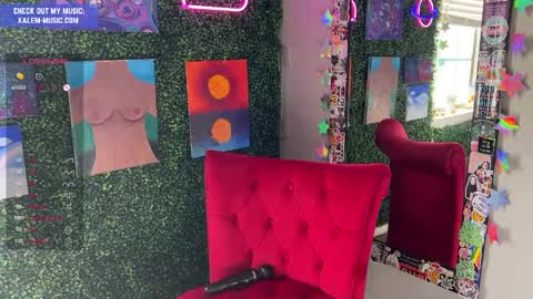 Snapshot of iwillbeyourmuse chatting on December 22, 2024, 7:52 pm Muse hethey online show from December 22, 2024, 7:52 pm