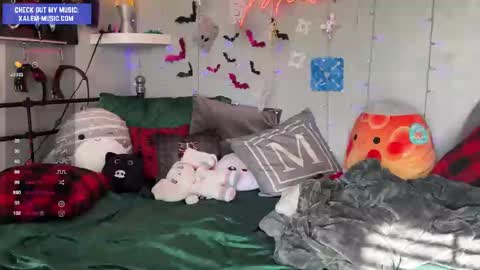 Snapshot of iwillbeyourmuse chatting on February 23, 2025, 9:05 pm Muse hethey online show from February 23, 2025, 9:05 pm