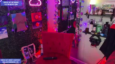 Snapshot of iwillbeyourmuse chatting on October 8, 2025, 11:46 pm Muse hethey online show from October 8, 2025, 11:46 pm