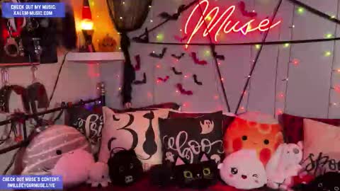 Snapshot of iwillbeyourmuse chatting on October 27, 2025, 11:31 pm Muse hethey online show from October 27, 2025, 11:31 pm