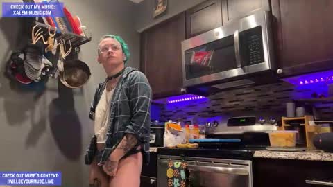 Snapshot of iwillbeyourmuse chatting on November 15, 2025, 12:41 am Muse hethey online show from November 15, 2025, 12:41 am