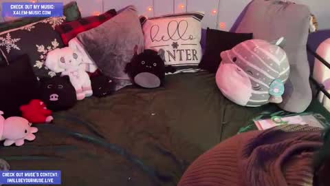 Snapshot of iwillbeyourmuse chatting on November 27, 2025, 12:35 am Muse hethey online show from November 27, 2025, 12:35 am