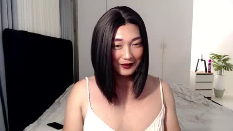 iya_hermosa online show from December 22, 2025, 1:08 pm