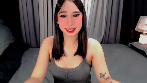 UR LOVELY IYANNA online show from November 25, 2025, 7:47 pm