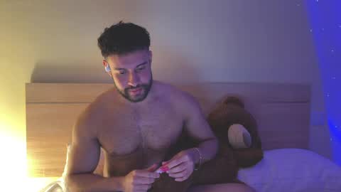 Snapshot of izaak_lover chatting on May 5, 2026, 10:40 pm Izaak online show from May 5, 2026, 10:40 pm