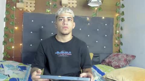 izaack online show from January 6, 2025, 3:53 am