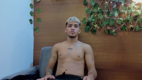 izaack online show from January 27, 2025, 9:55 am