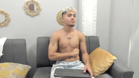 izaack online show from February 1, 2025, 4:22 pm