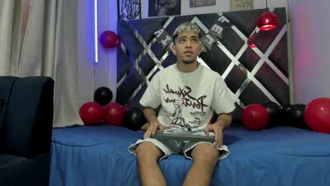 izaack online show from February 15, 2025, 12:54 pm