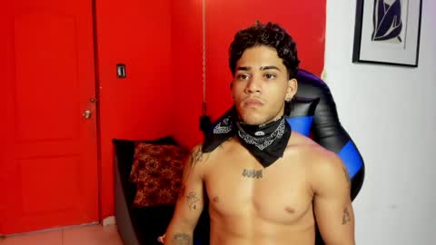 Snapshot of izaak_taylor7 chatting on April 29, 2026, 5:30 pm izaack online show from April 29, 2026, 5:30 pm