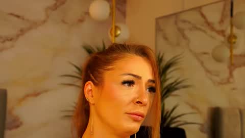 izabelle_02 online show from February 8, 2026, 5:22 am