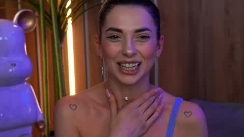 izabelle_02 online show from April 19, 2026, 6:21 pm