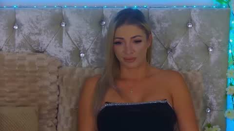 Snapshot of izabellle02 chatting on July 10, 2026, 3:00 am Izabella online show from July 10, 2026, 3:00 am