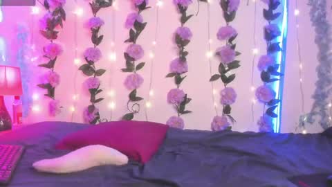 izan online show from April 18, 2026, 7:07 pm