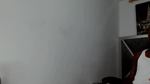 izan_ziratz online show from March 12, 2025, 7:59 pm