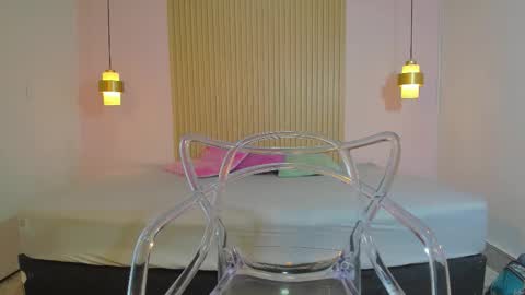 izelevans online show from February 16, 2026, 12:12 pm