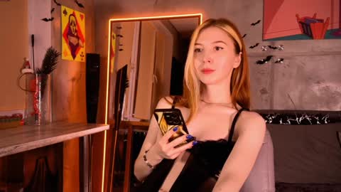 izi online show from February 7, 2025, 9:04 pm